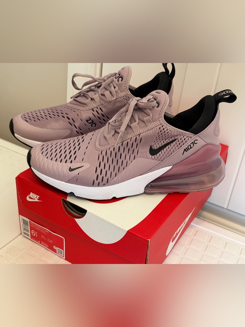 Nike Air Max 270 Sneakers Shoe size 6.5Y  /  8W elemental rose worn 2x!
